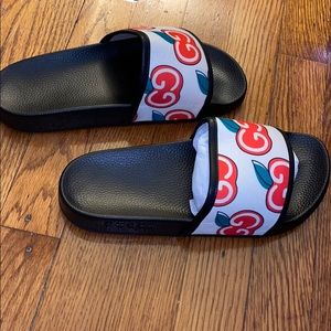 GUCCI SLIDES